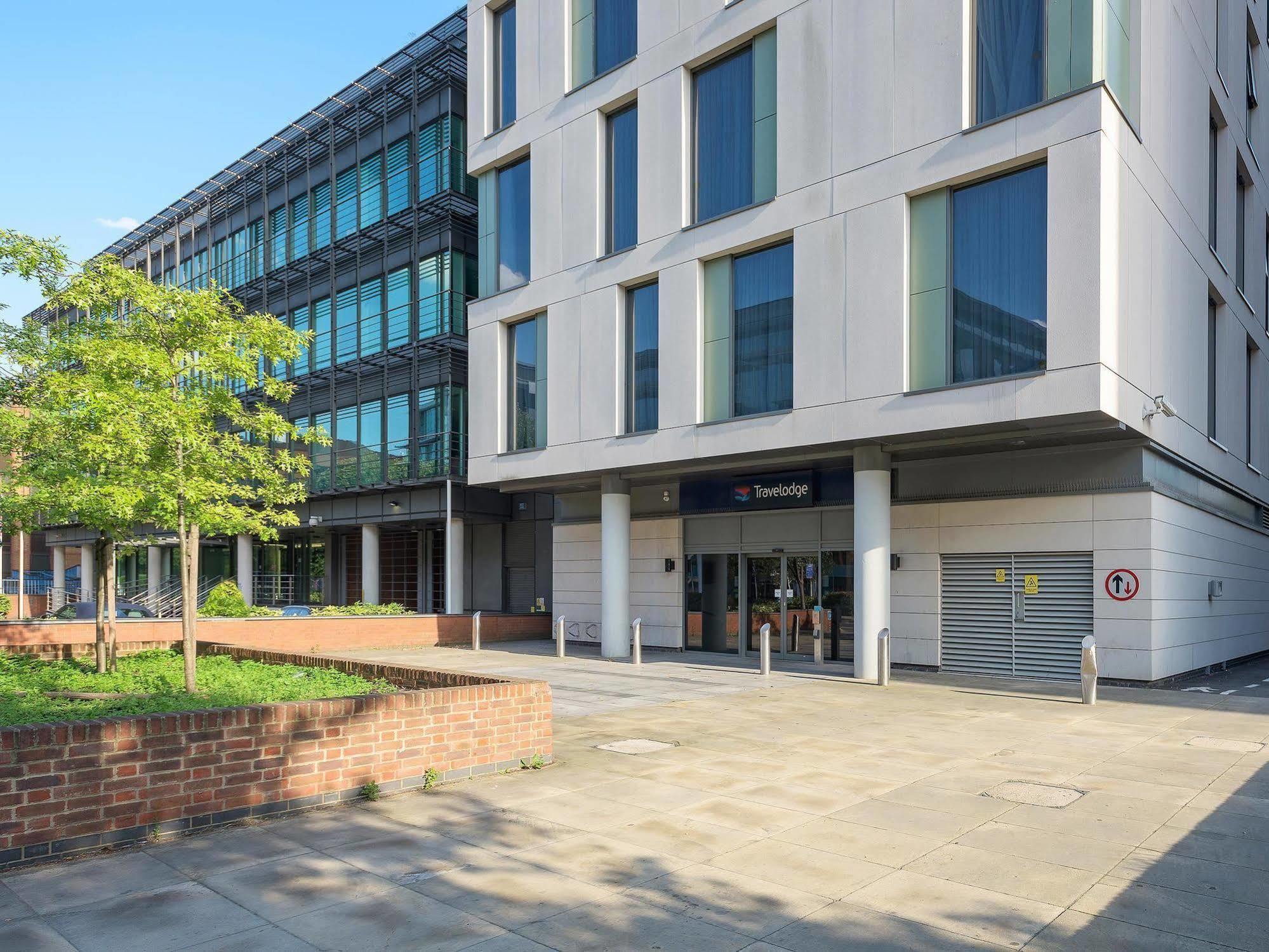 Travelodge London Ealing Exteriér fotografie